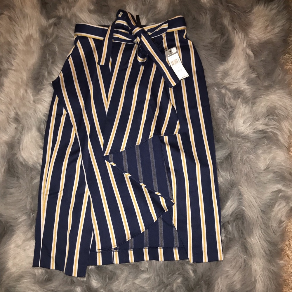 New BCBGMAXAZRIA Midi pin striped skirt